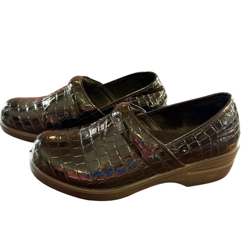 Cushionaire Clogs Women 8.5 Black Excellent Slip Resistant Croc Embossed Slip On